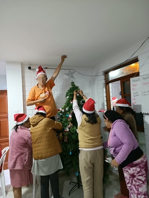 Compartir navideño en la casa de reposo